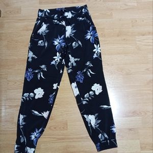 Dynamite floral joggers. Size xs. EUC.